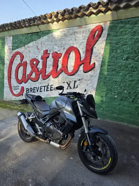 Honda Hornet 750 reprogrammé chez Charente Reprog
